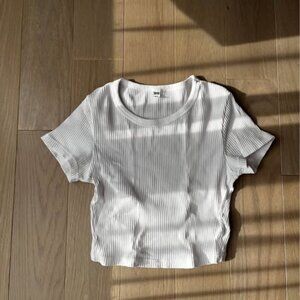 Uniqlo Ribbed Cropped T-Shirt
